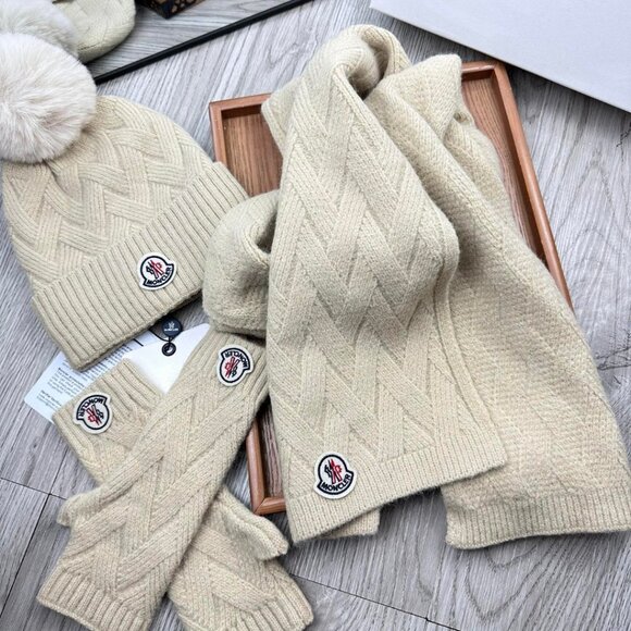 Moncler [bib + pompom hat + gloves] three-piece set! - Picture 7 of 9
